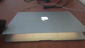 Laptop Apple MacBook Air 4GB Intel Core i5 SSD 128GB