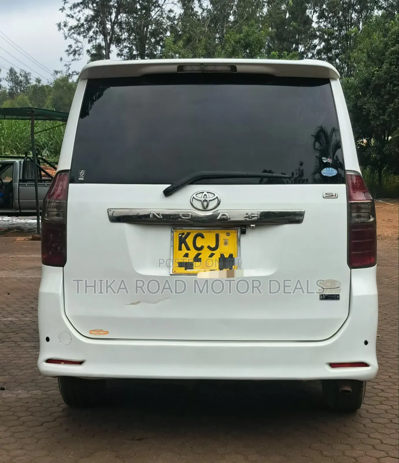Toyota Noah 2010 White