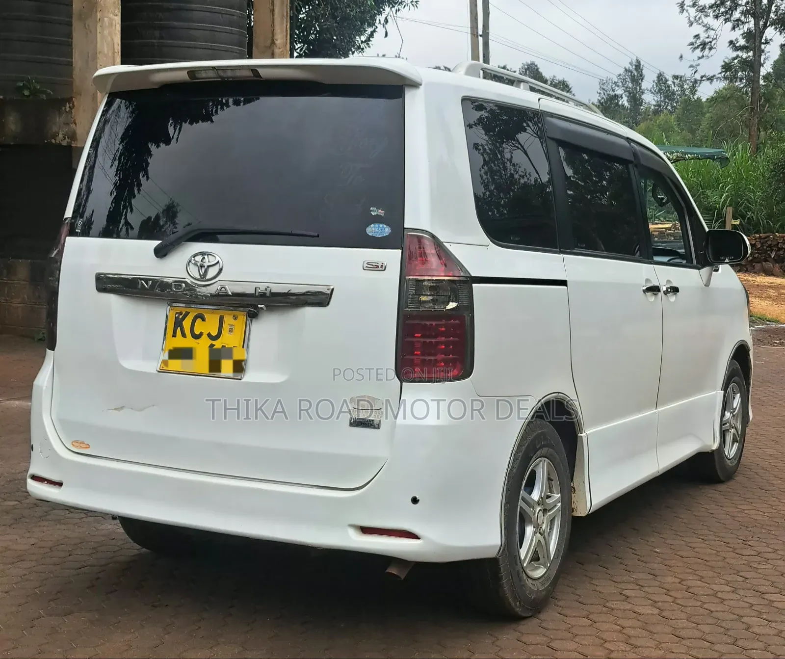 Toyota Noah 2010 White