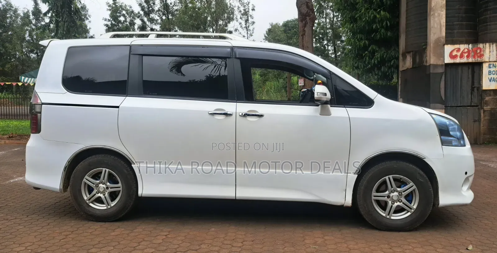 Toyota Noah 2010 White