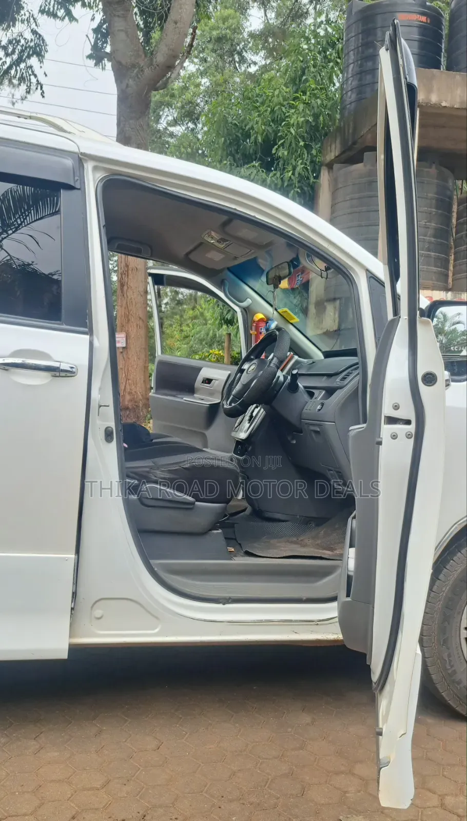 Toyota Noah 2010 White