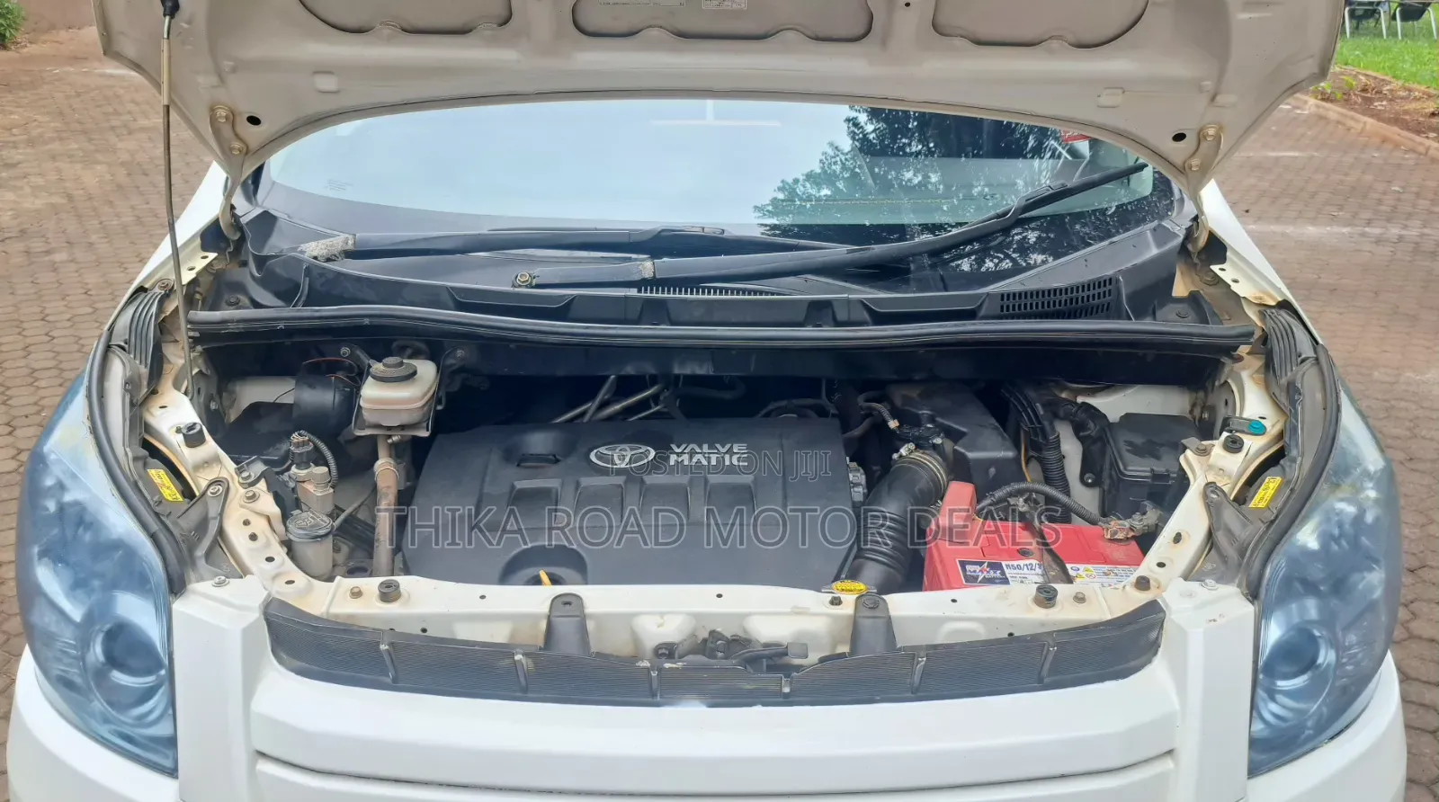 Toyota Noah 2010 White