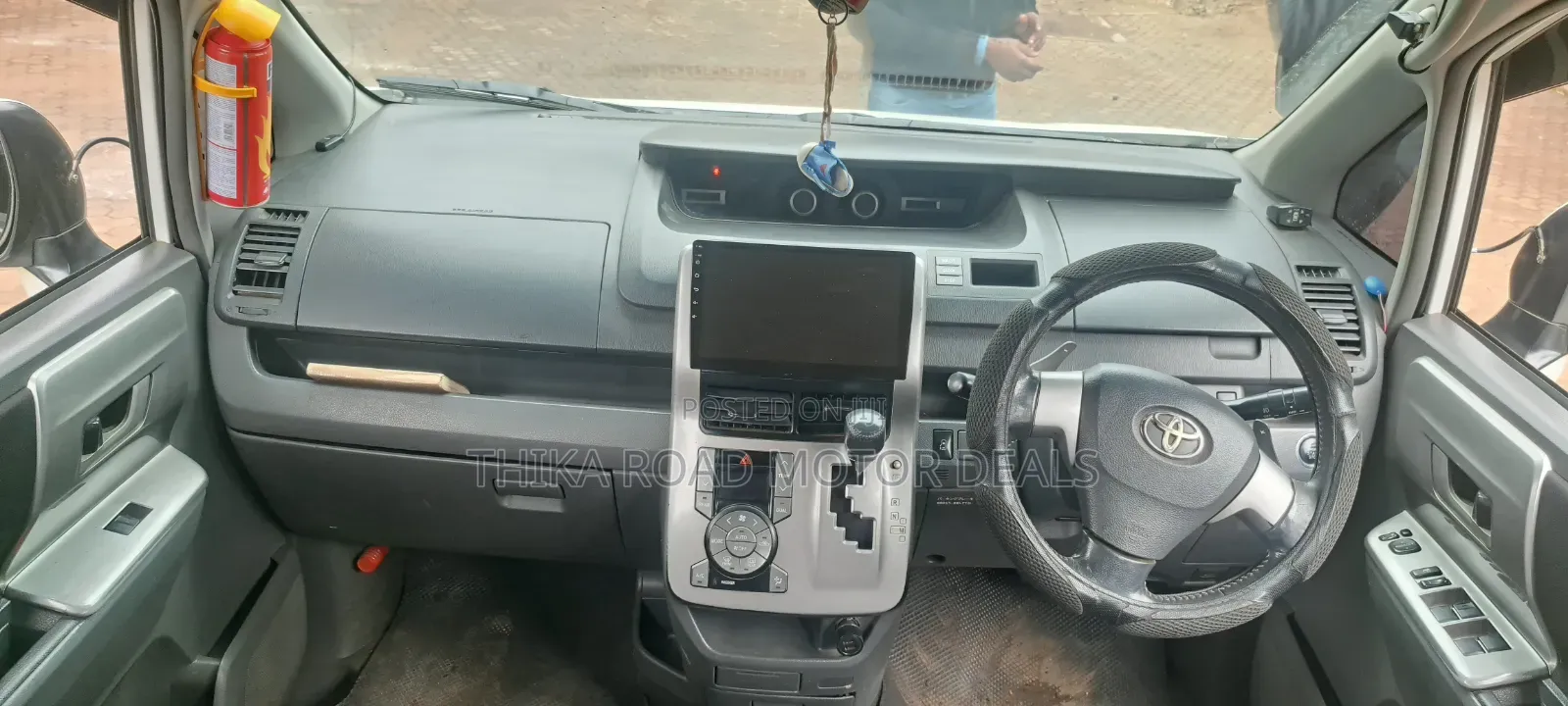 Toyota Noah 2010 White
