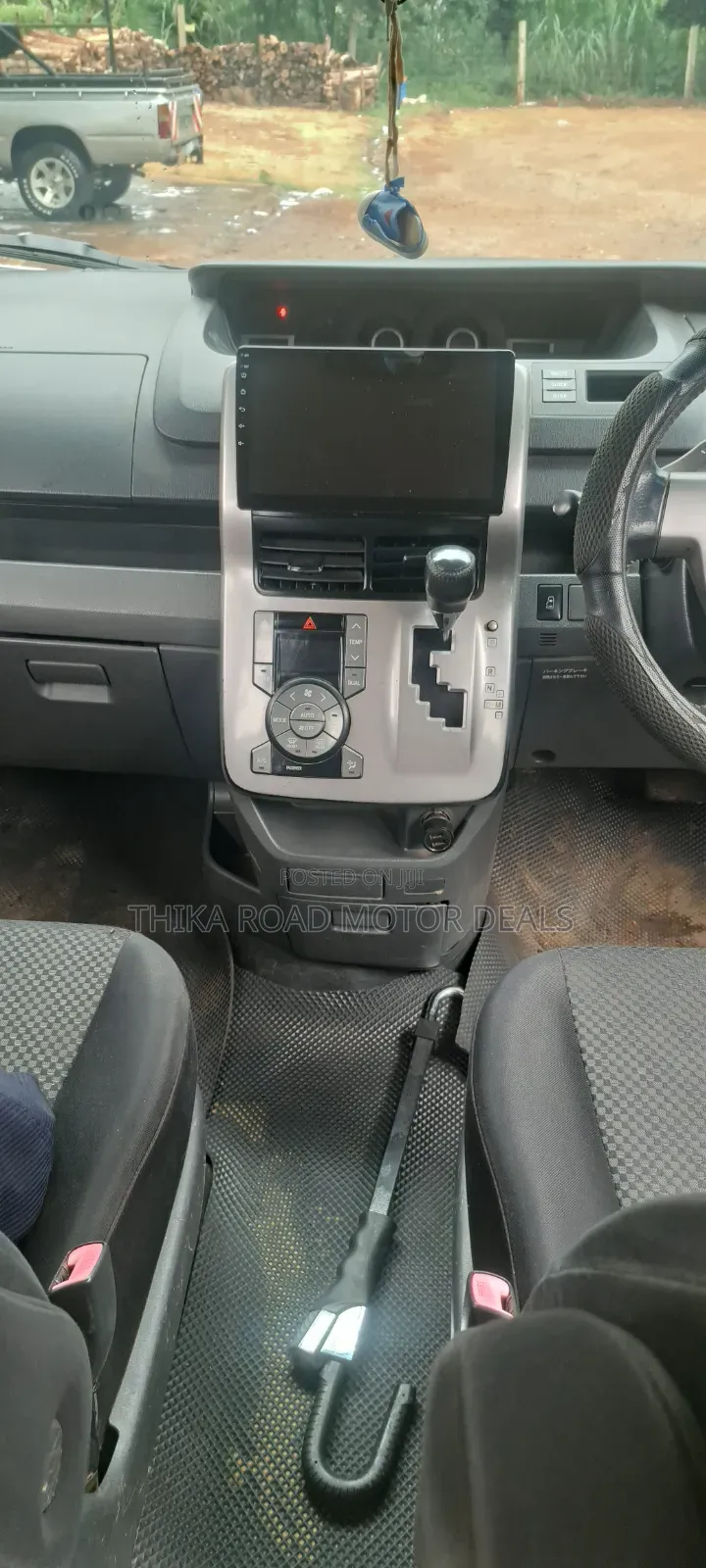Toyota Noah 2010 White