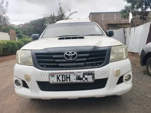 Toyota Hilux 2015 White