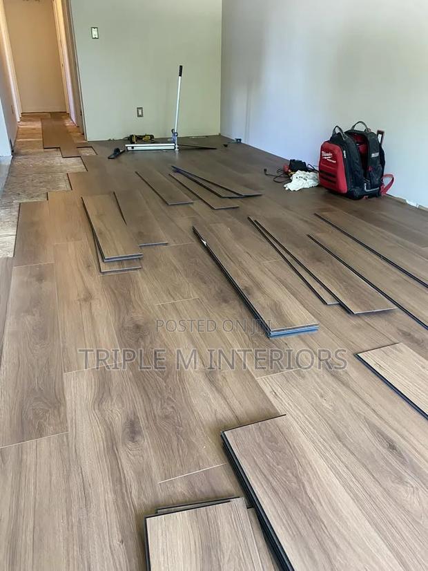 No-Fuss Interlocking SPC Floor Planks for Quick Setups - thumbnail 2