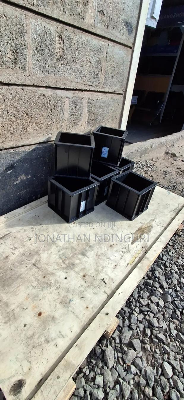 Plastic Cube Moulds – Durable Laboratory Equipment - thumbnail 2
