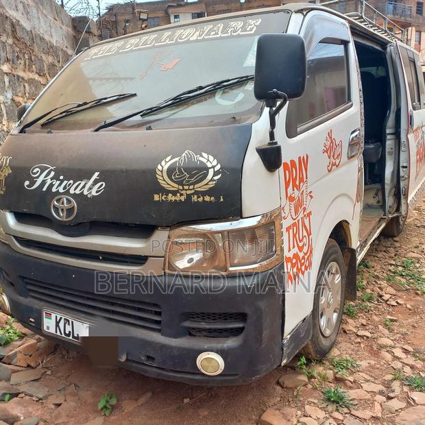 Toyota HiAce 2011 Black - main view