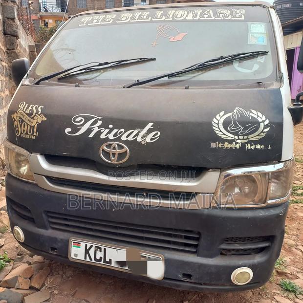 Toyota HiAce 2011 Black - thumbnail 4