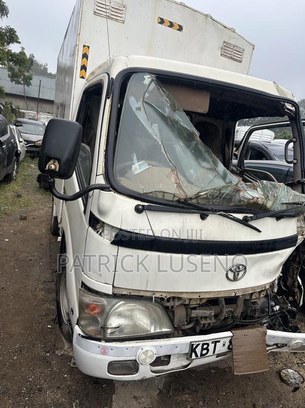 Toyota Dyna 2010 White