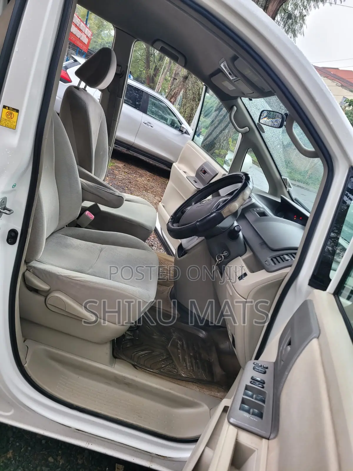 Toyota Noah 2011 White