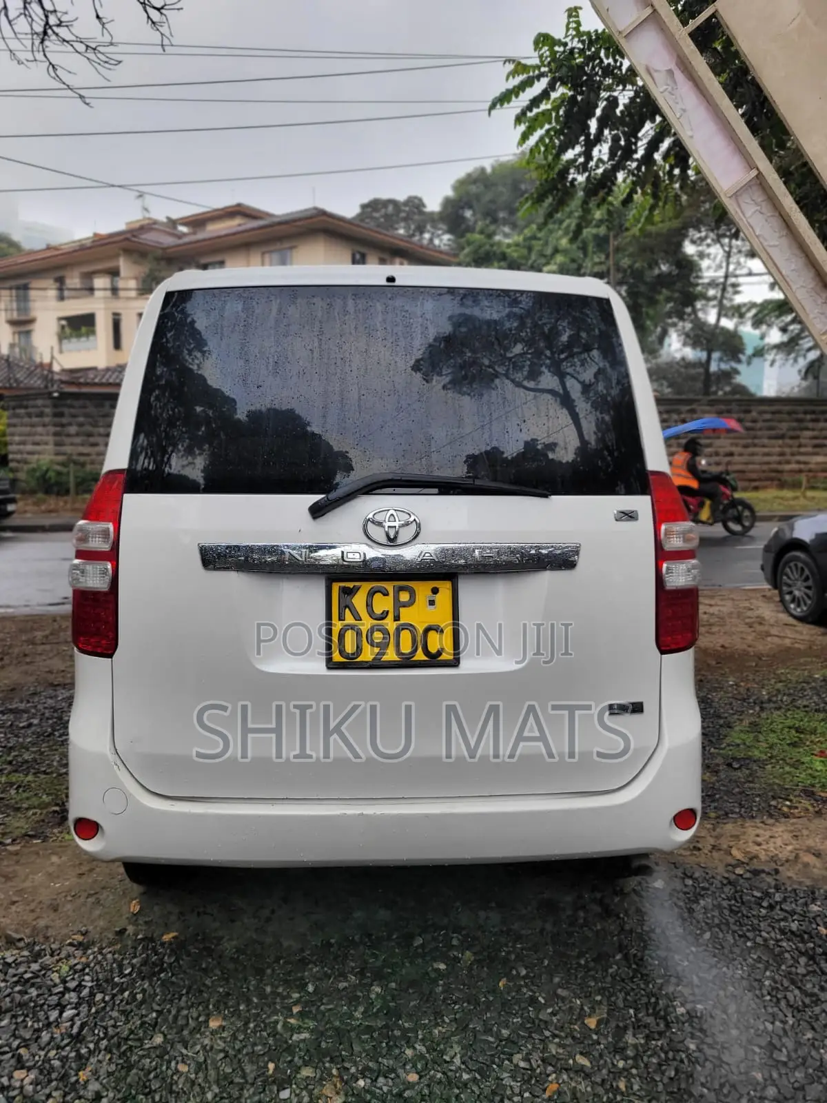 Toyota Noah 2011 White