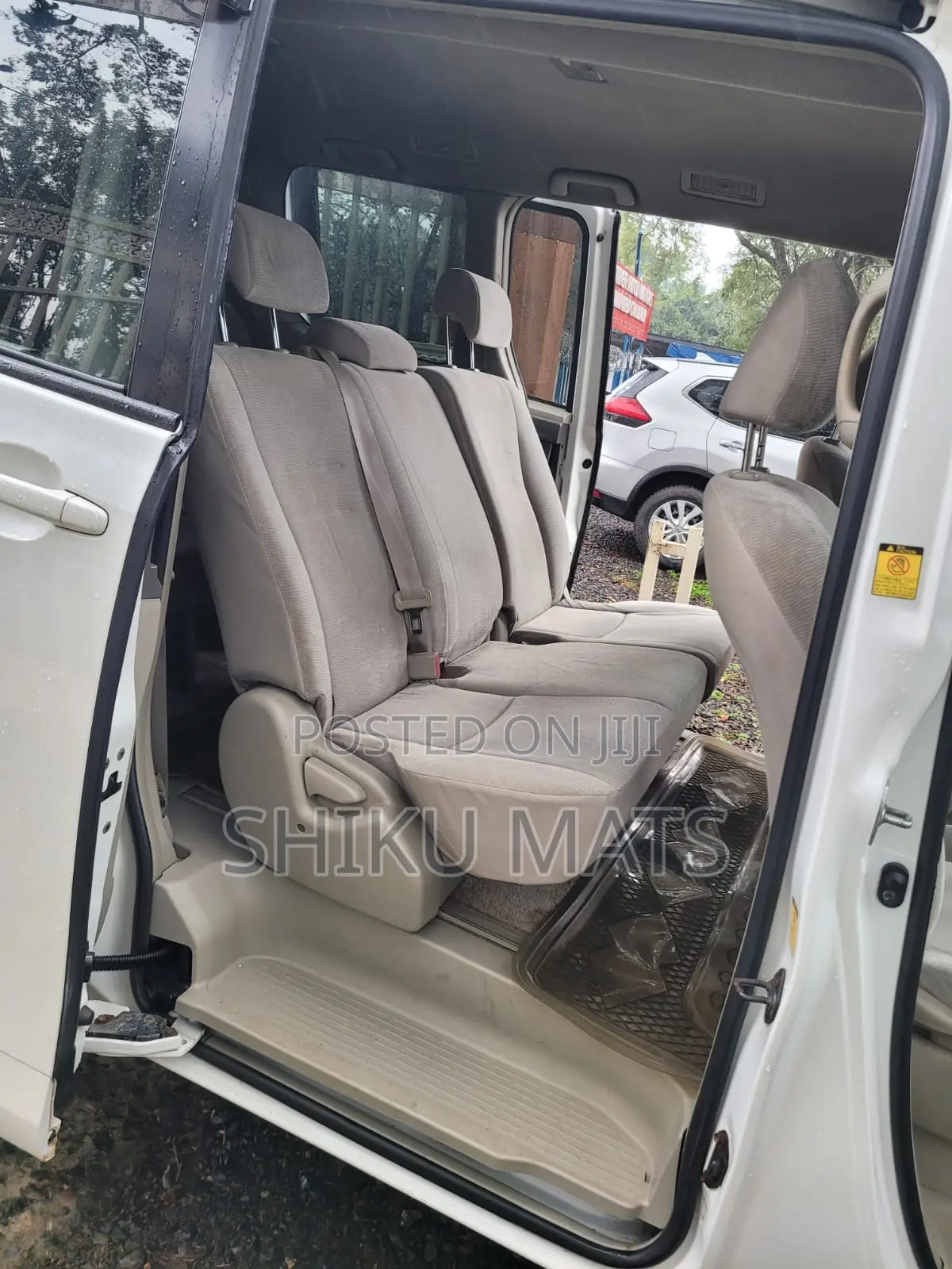 Toyota Noah 2011 White