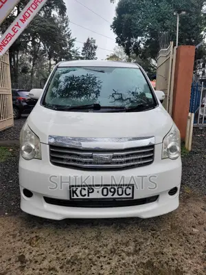 Toyota Noah 2011 White