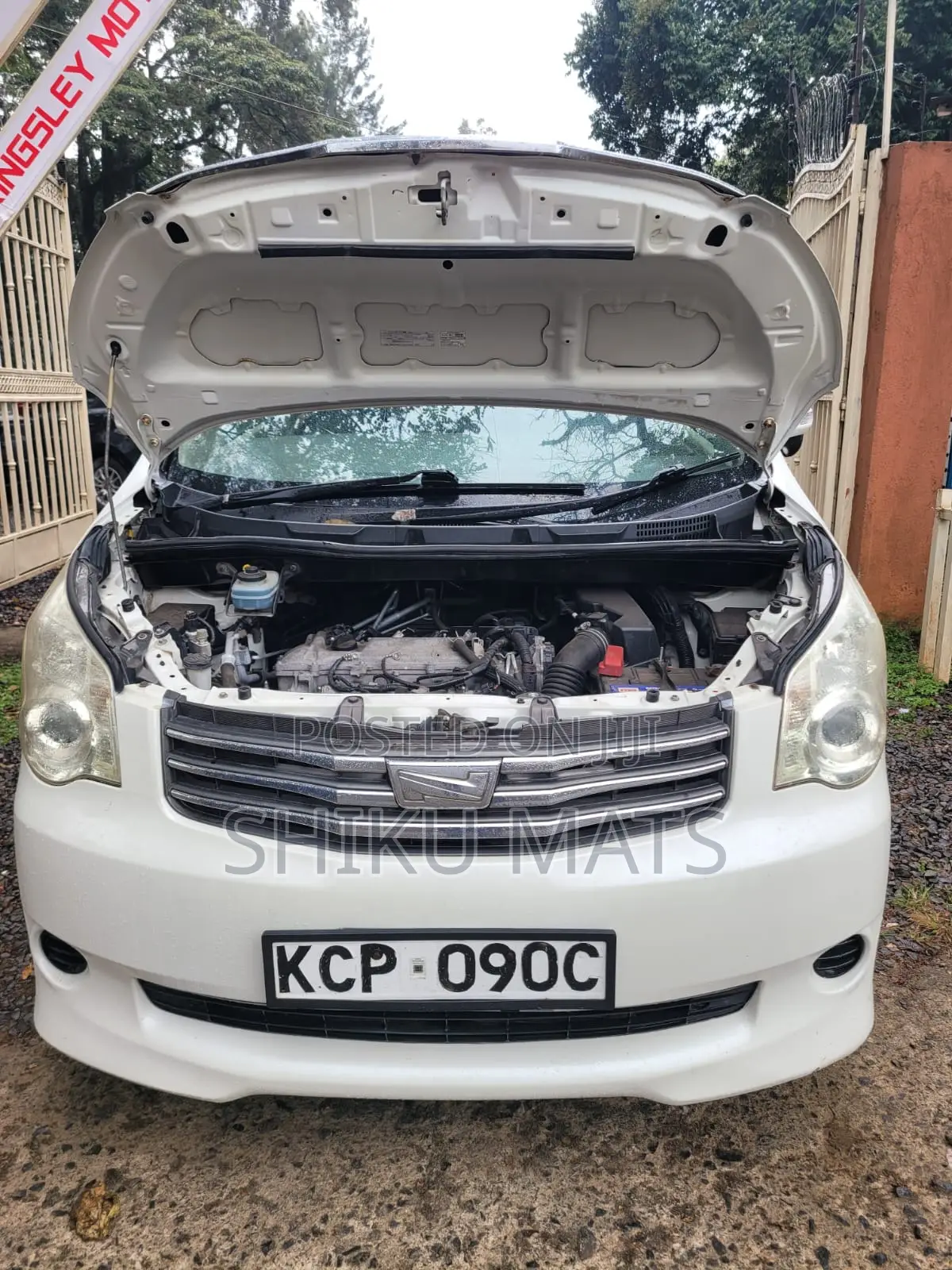 Toyota Noah 2011 White