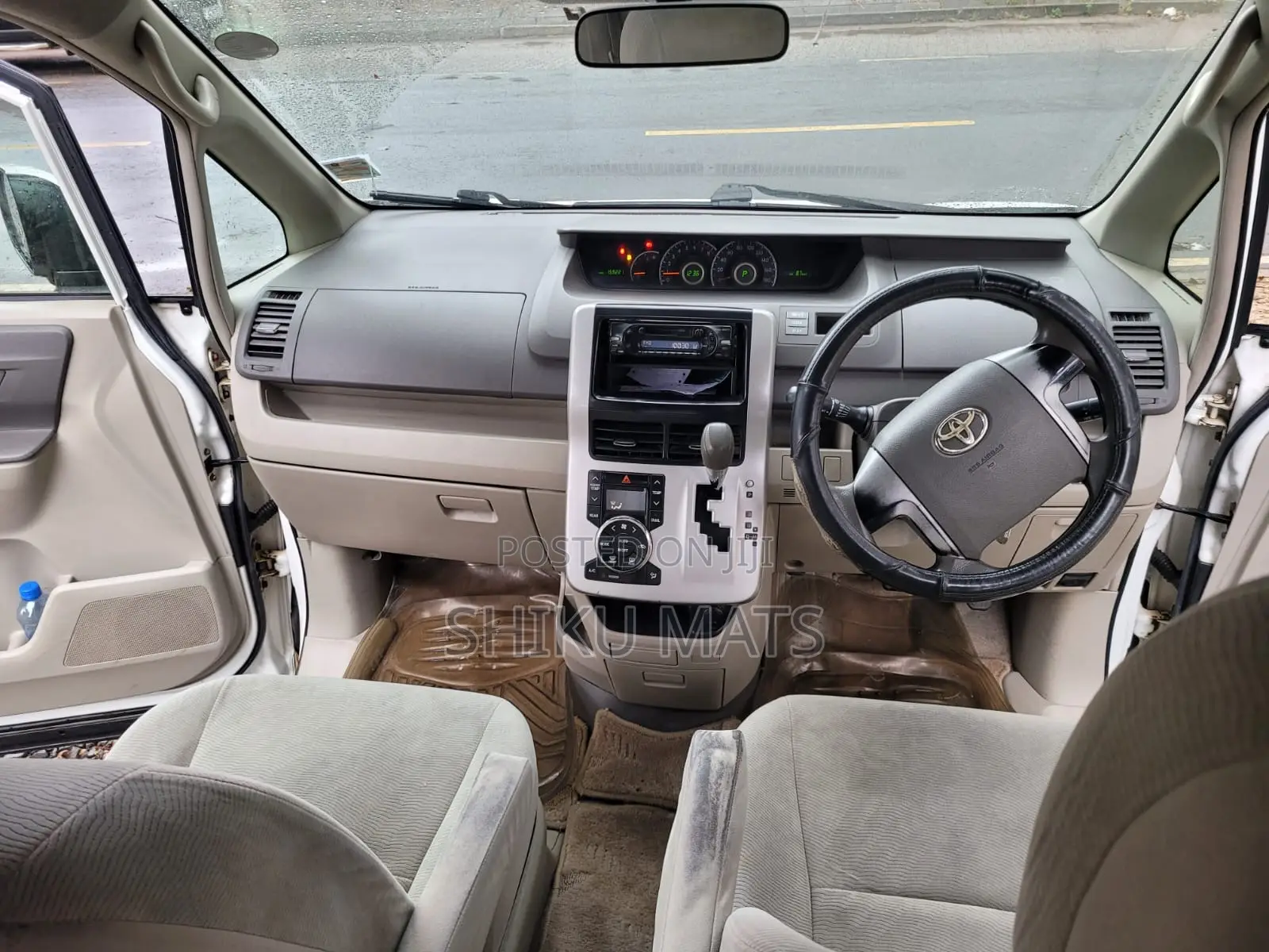 Toyota Noah 2011 White
