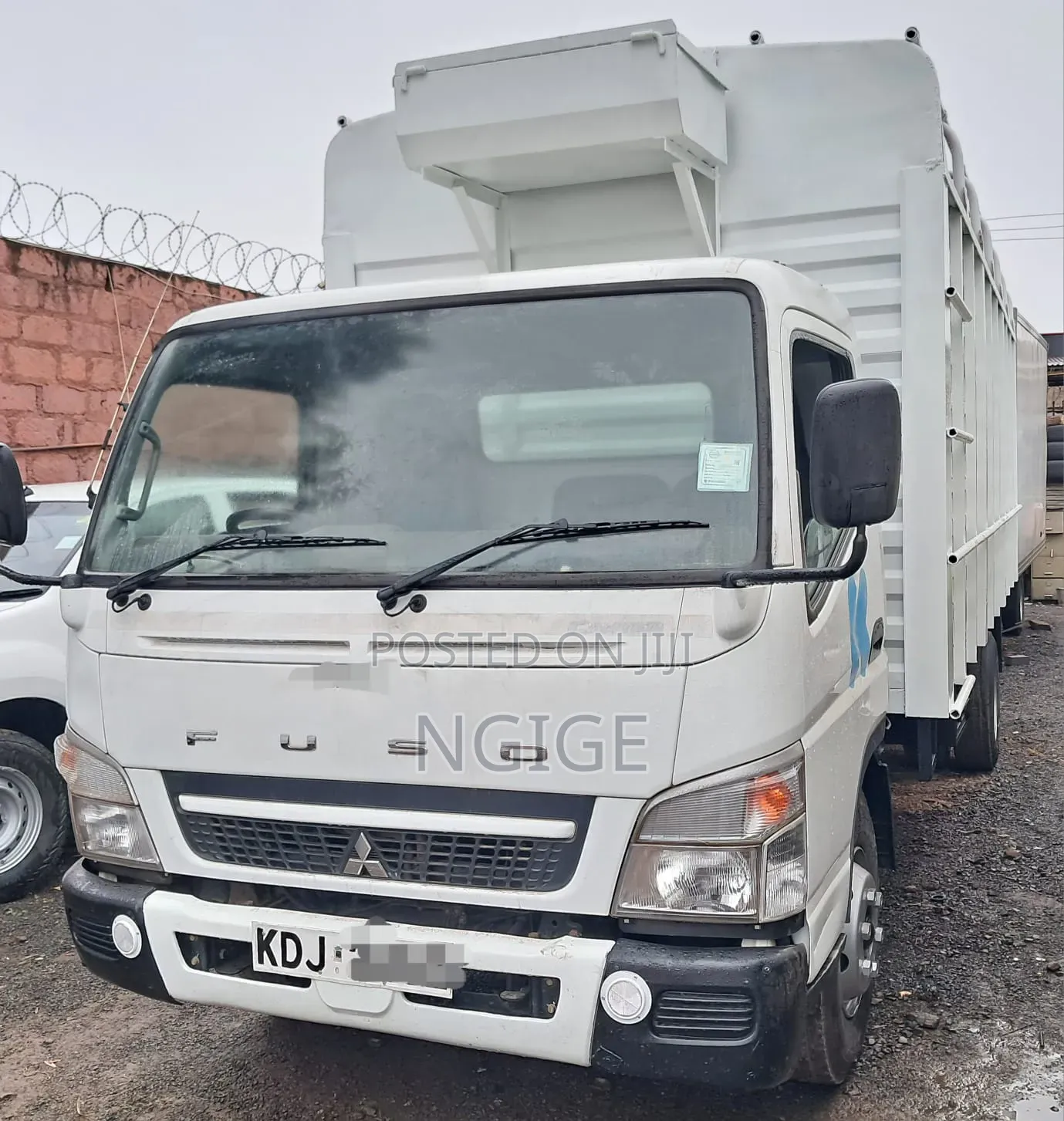 Mitsubishi--Canter Fe85