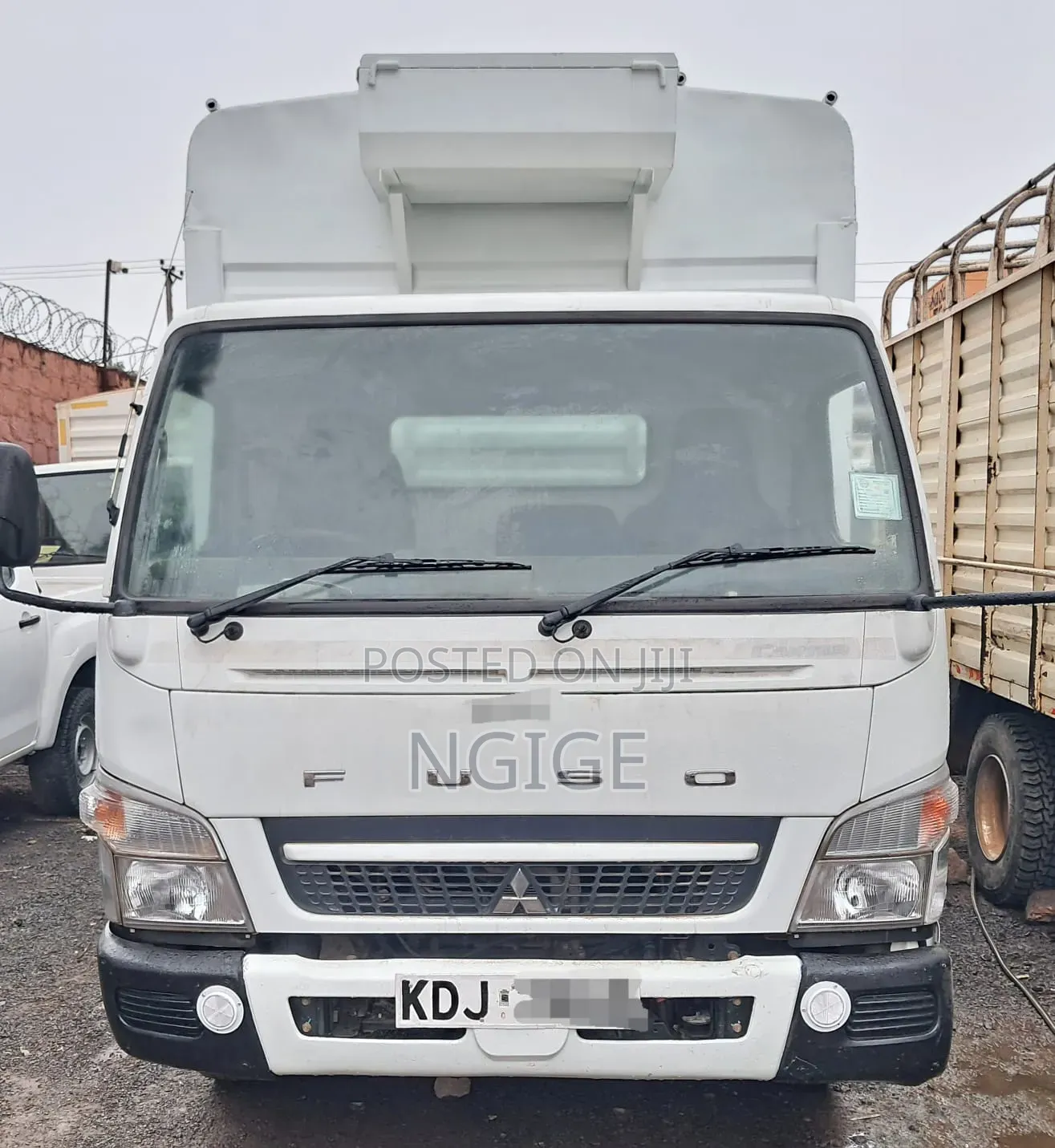 Mitsubishi--Canter Fe85