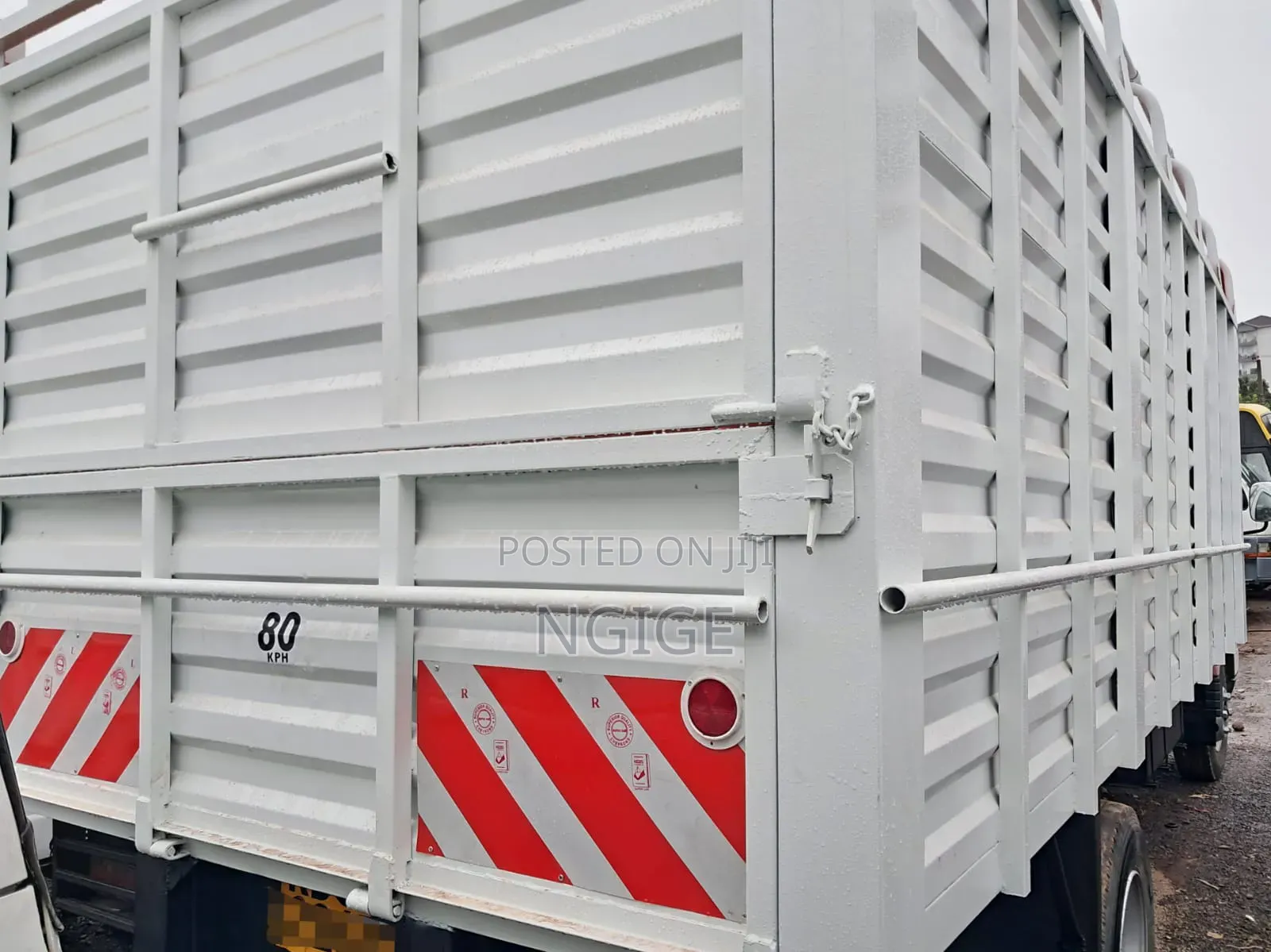 Mitsubishi--Canter Fe85