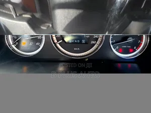 Mercedes-Benz C200 2010 Maroon
