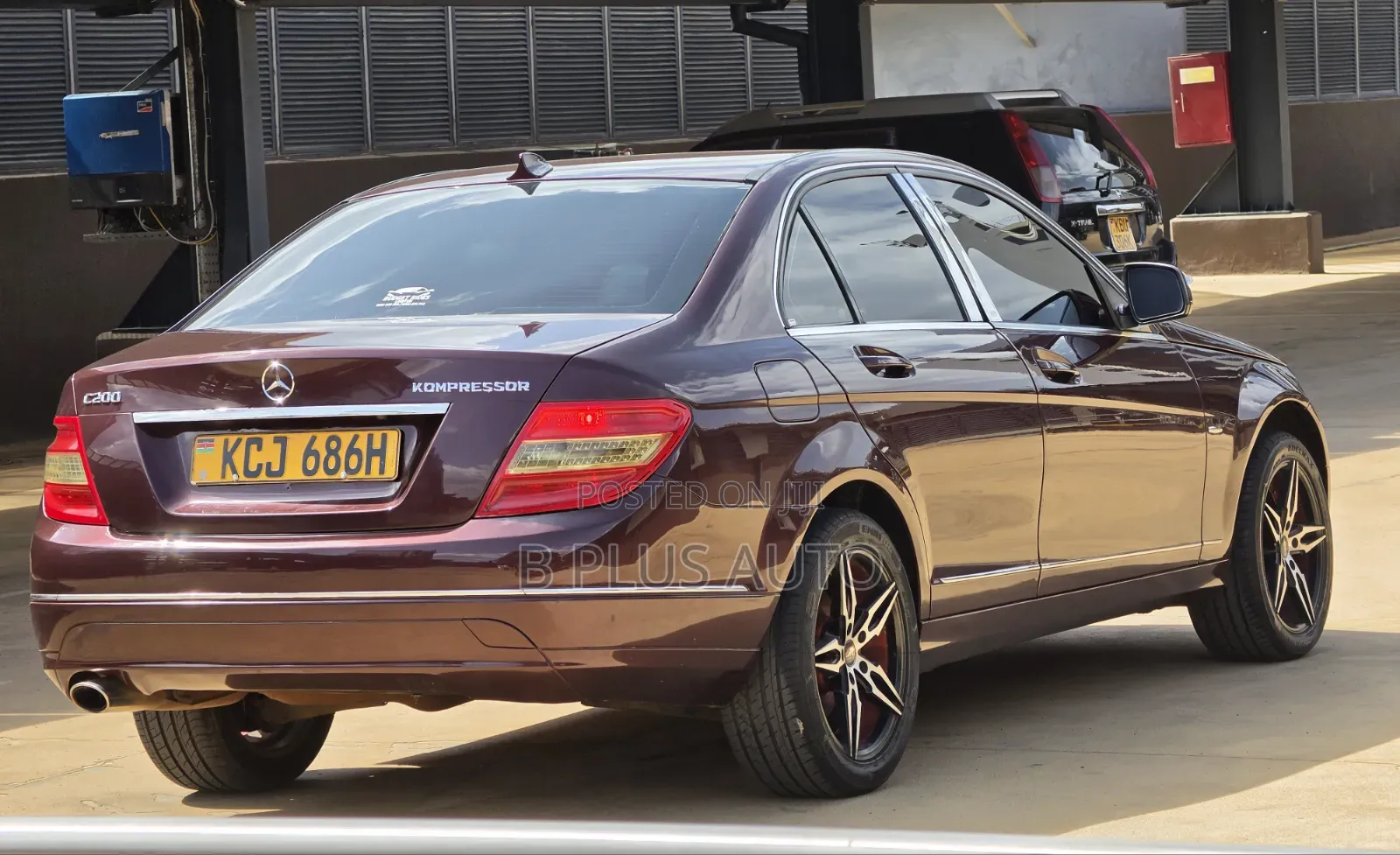 Mercedes-Benz C200 2010 Maroon