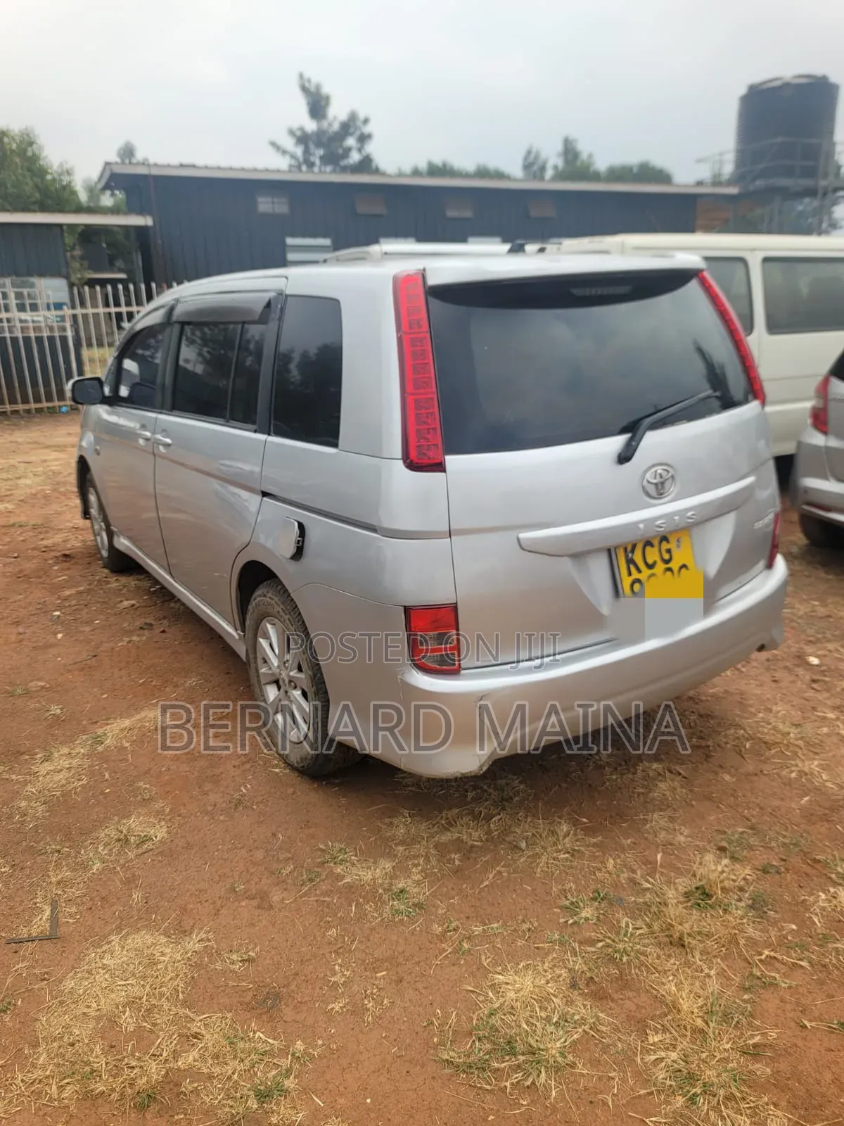 Toyota ISIS 2010 Gray