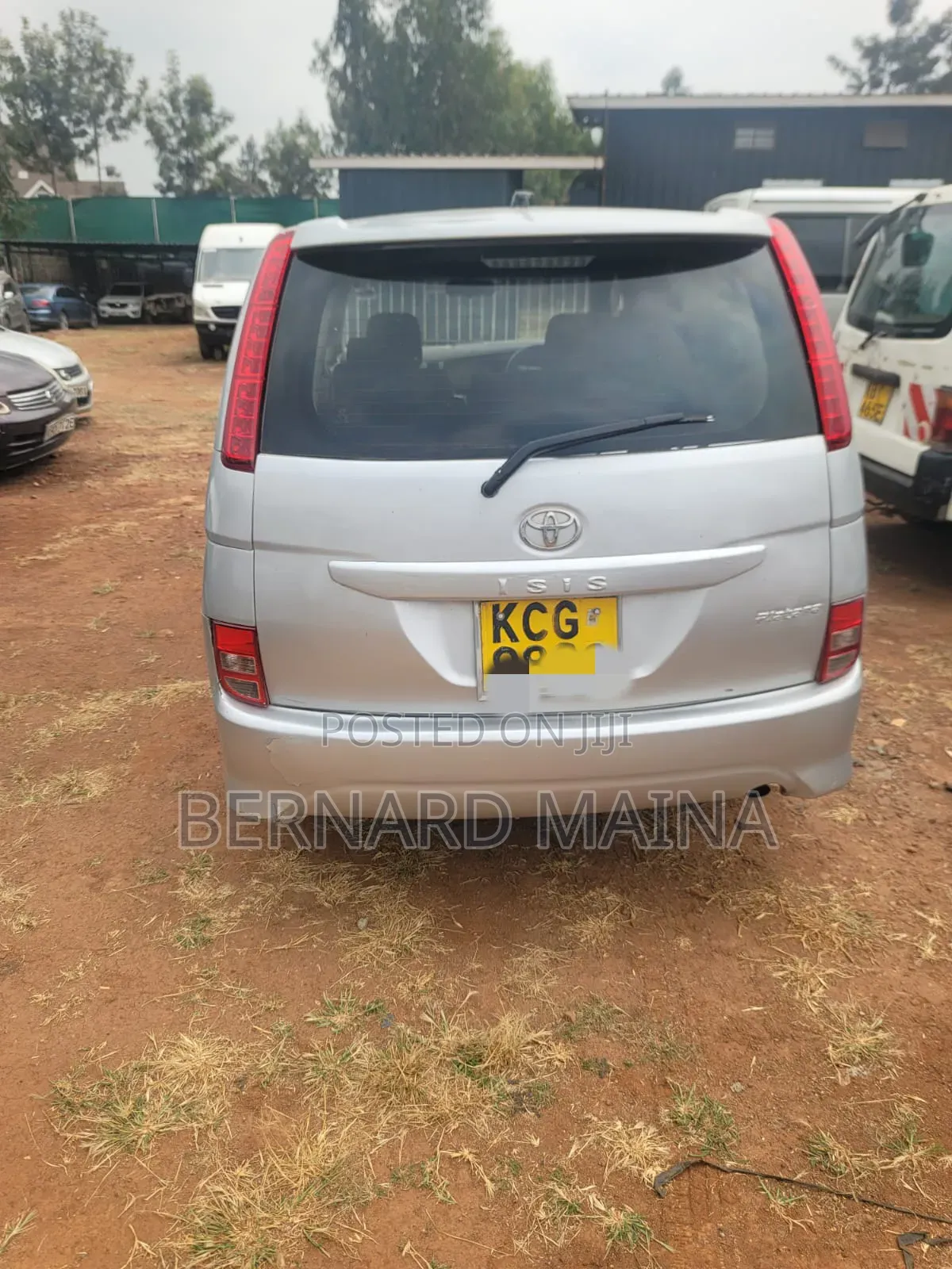 Toyota ISIS 2010 Gray