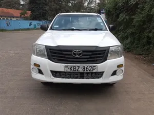 Toyota Hilux 2014 White