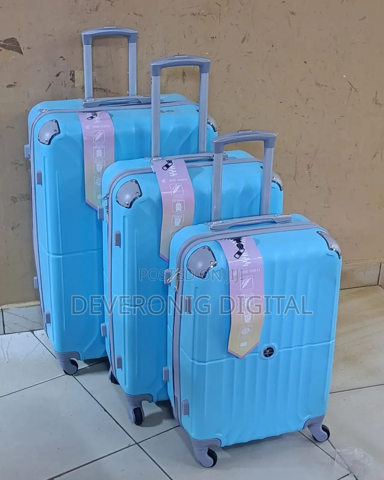 3 in 1 Luxurious Fibre Suitcase*
Zipper Closure Frame.