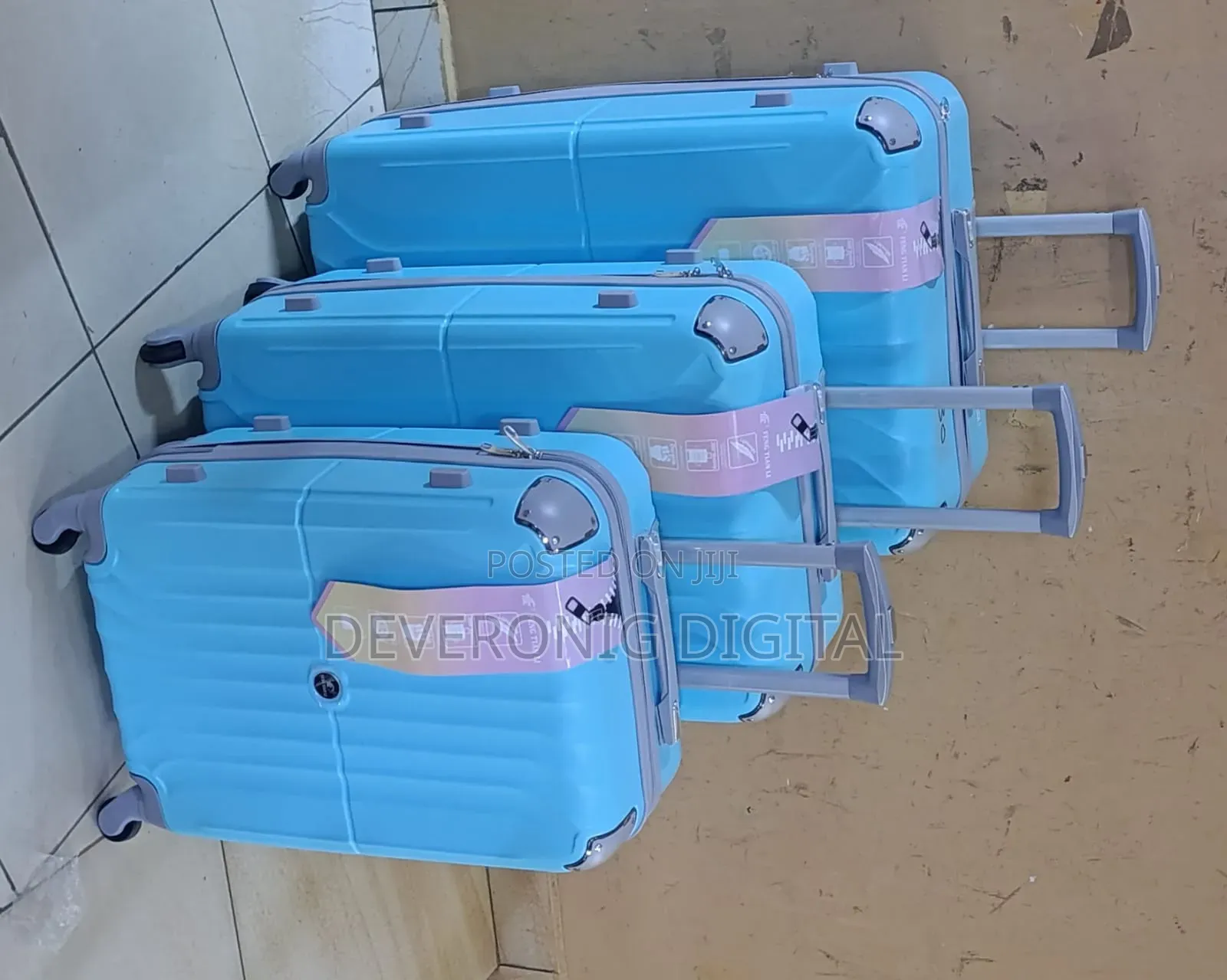 3 in 1 Luxurious Fibre Suitcase*
Zipper Closure Frame.