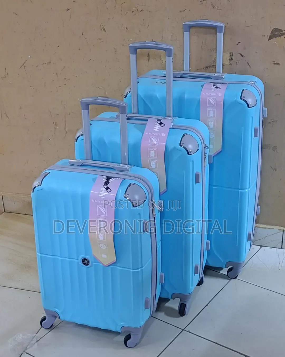 3 in 1 Luxurious Fibre Suitcase*
Zipper Closure Frame.