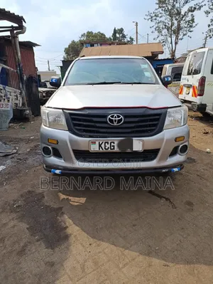Toyota Hilux 2015 Gray