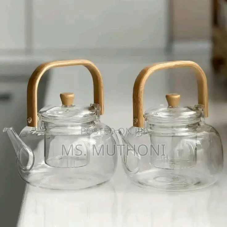 1l Sleek Borosilicate Glass With a Warm Wooden Handle