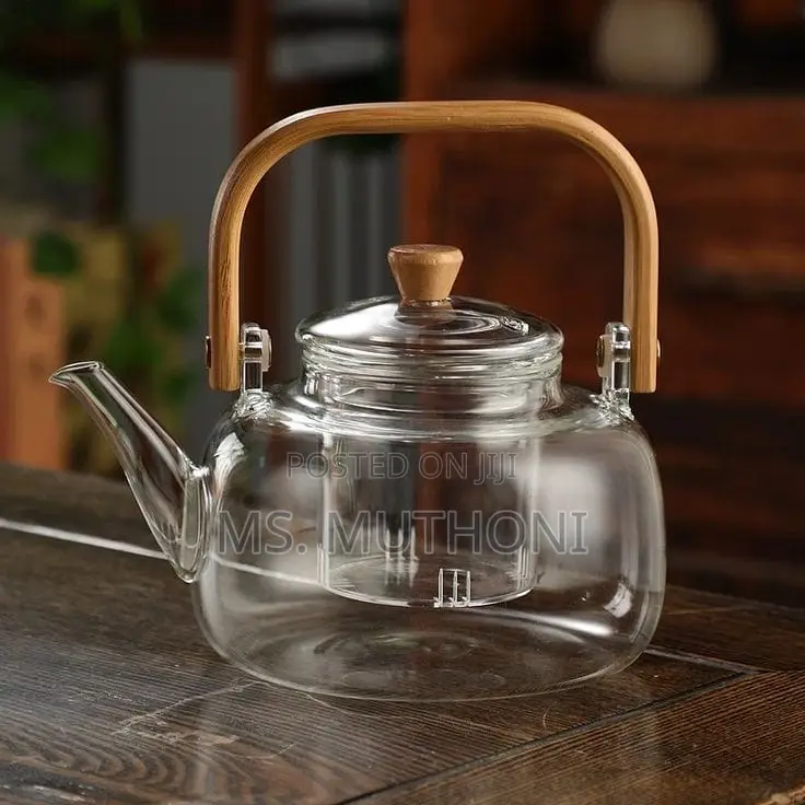 1l Sleek Borosilicate Glass With a Warm Wooden Handle