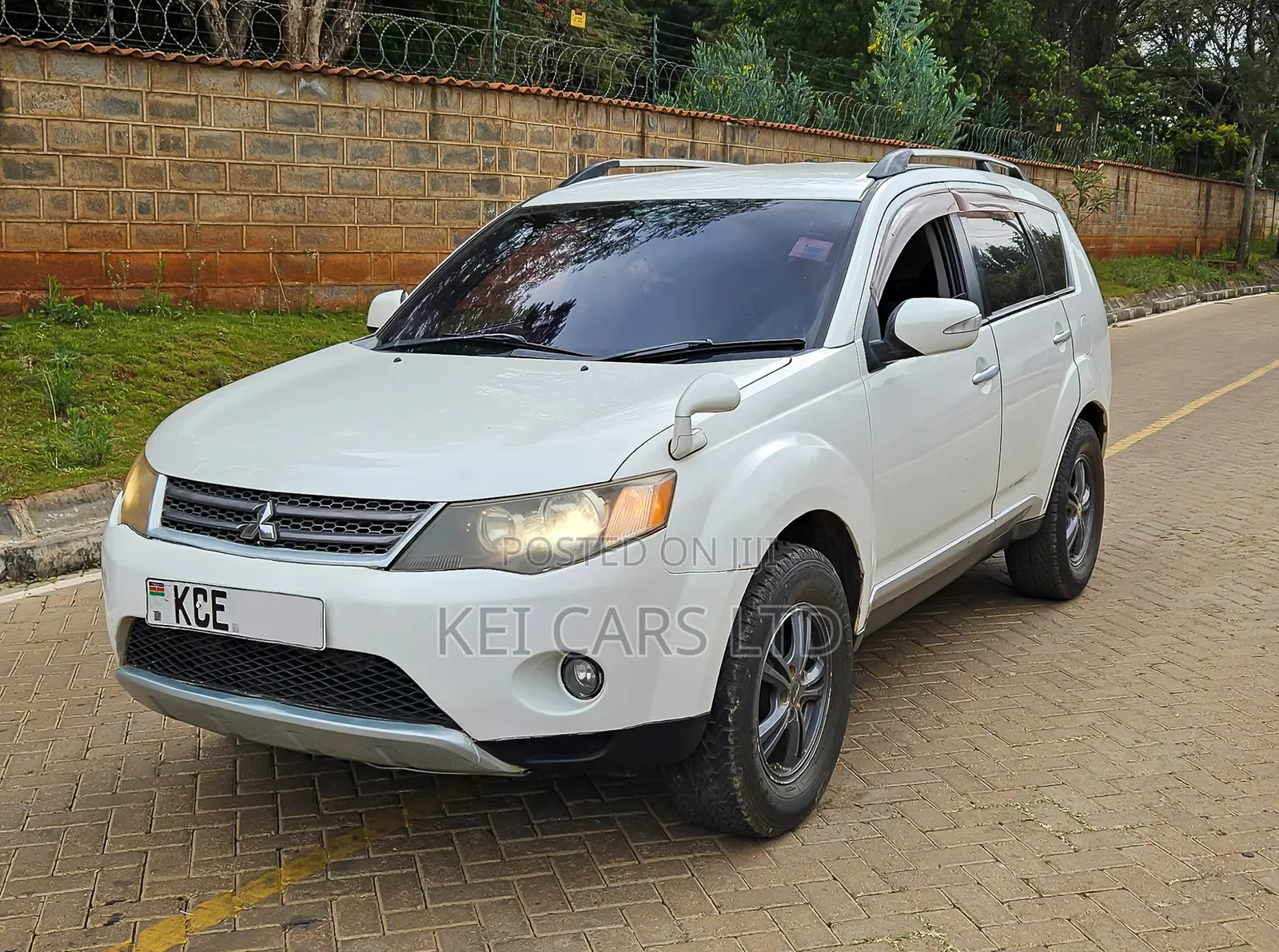 Mitsubishi Outlander 2.4 GLS Automatic 2009 White