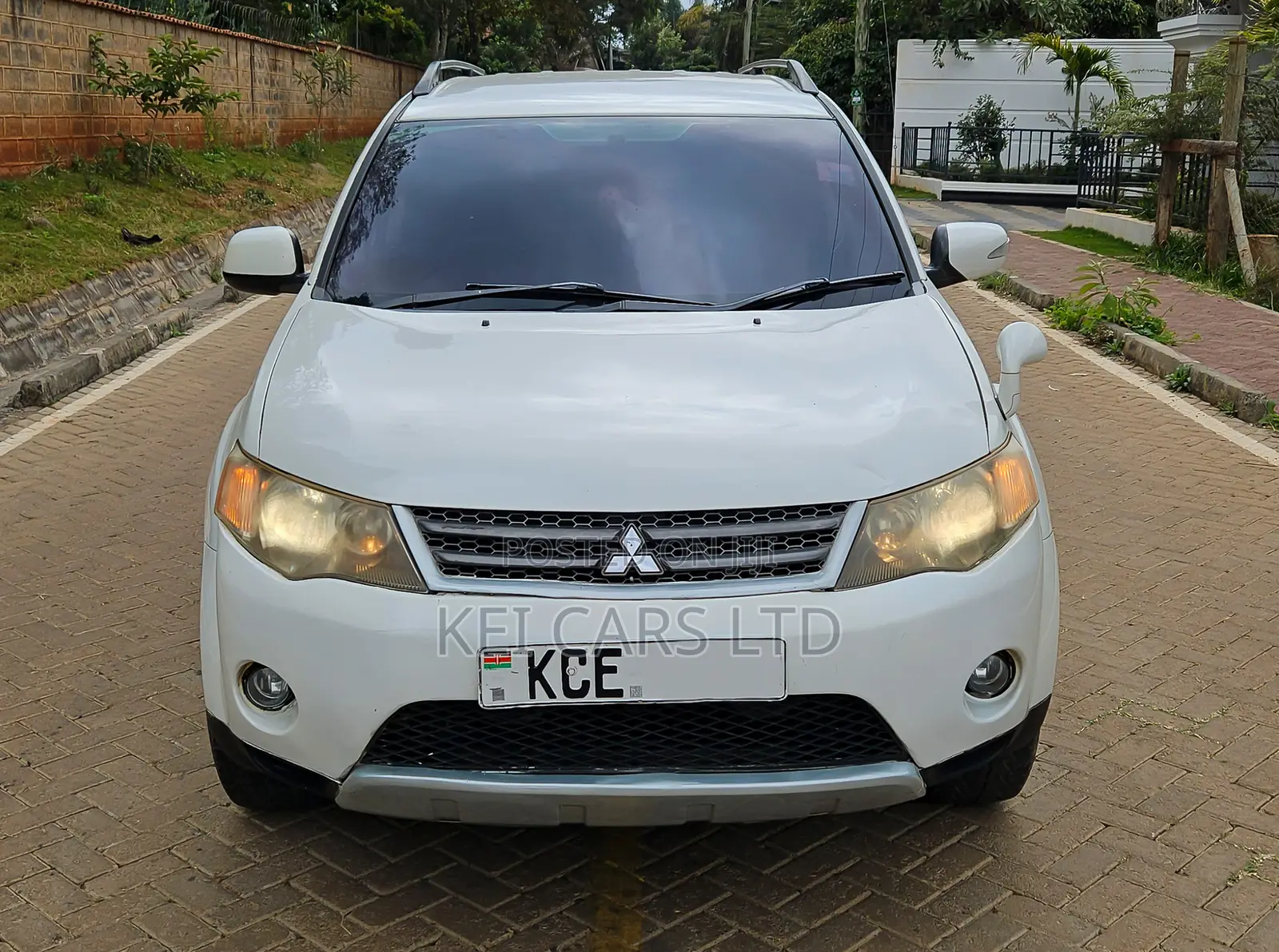 Mitsubishi Outlander 2.4 GLS Automatic 2009 White