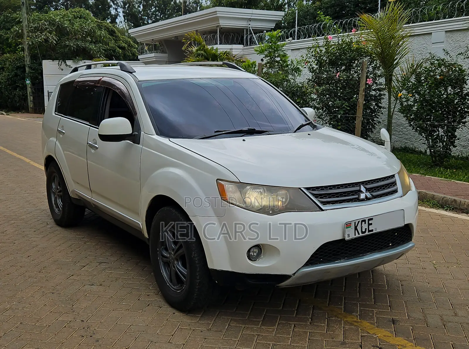 Mitsubishi Outlander 2.4 GLS Automatic 2009 White