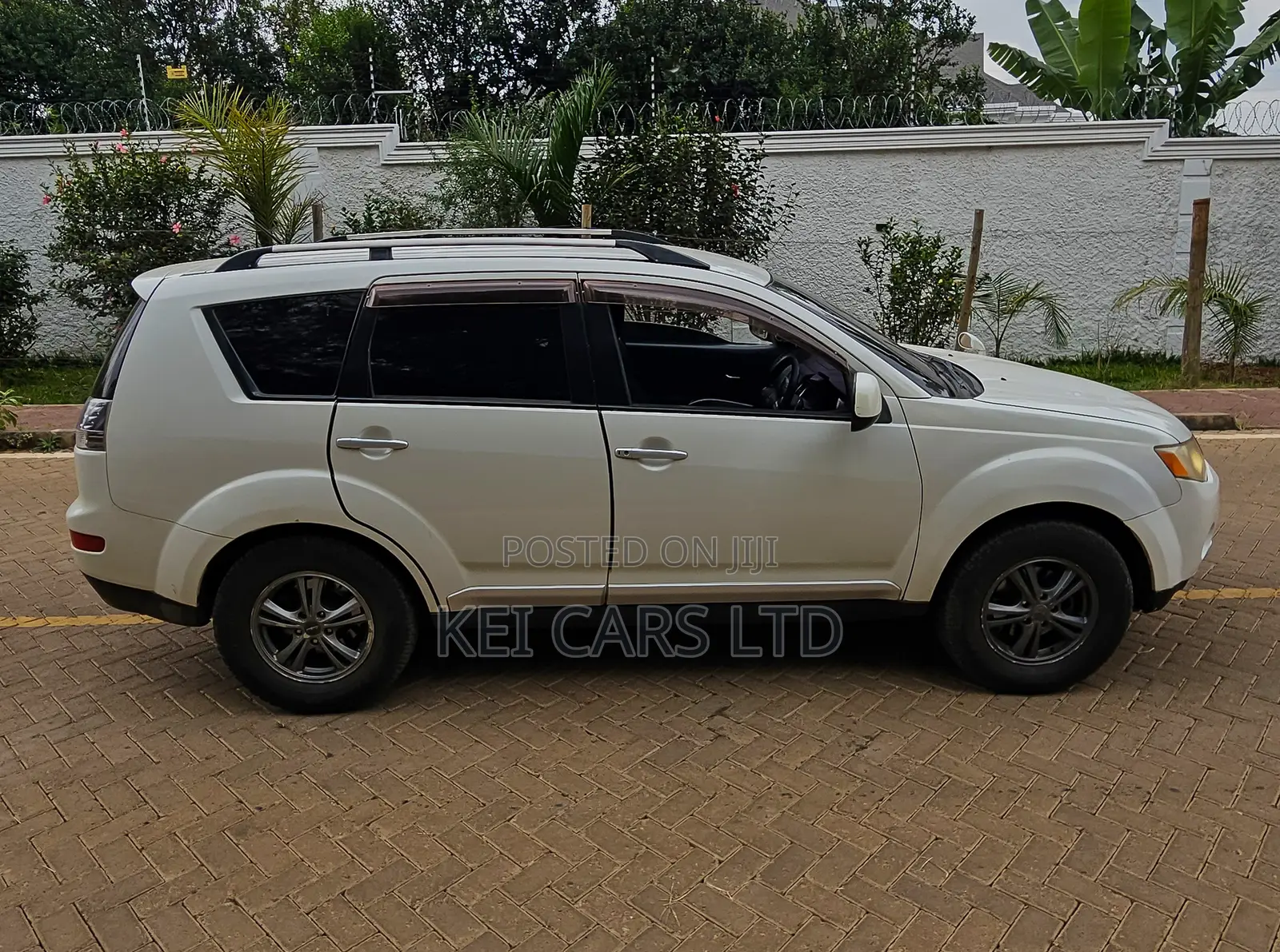 Mitsubishi Outlander 2.4 GLS Automatic 2009 White