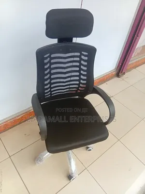 Ergonomic High-Back Mesh Office Chair With Adjustable Headrest