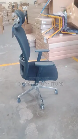 Premium Ergonomic High-Back Mesh Office Chair With Adjustable Headrest