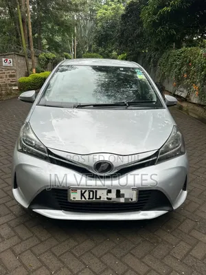 Toyota Vitz 2016 Silver