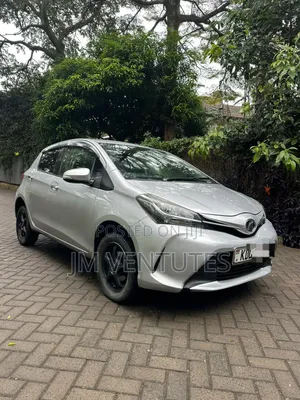 Toyota Vitz 2016 Silver