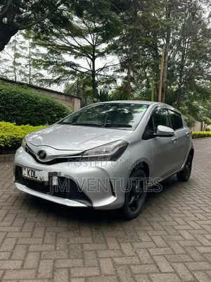 Toyota Vitz 2016 Silver