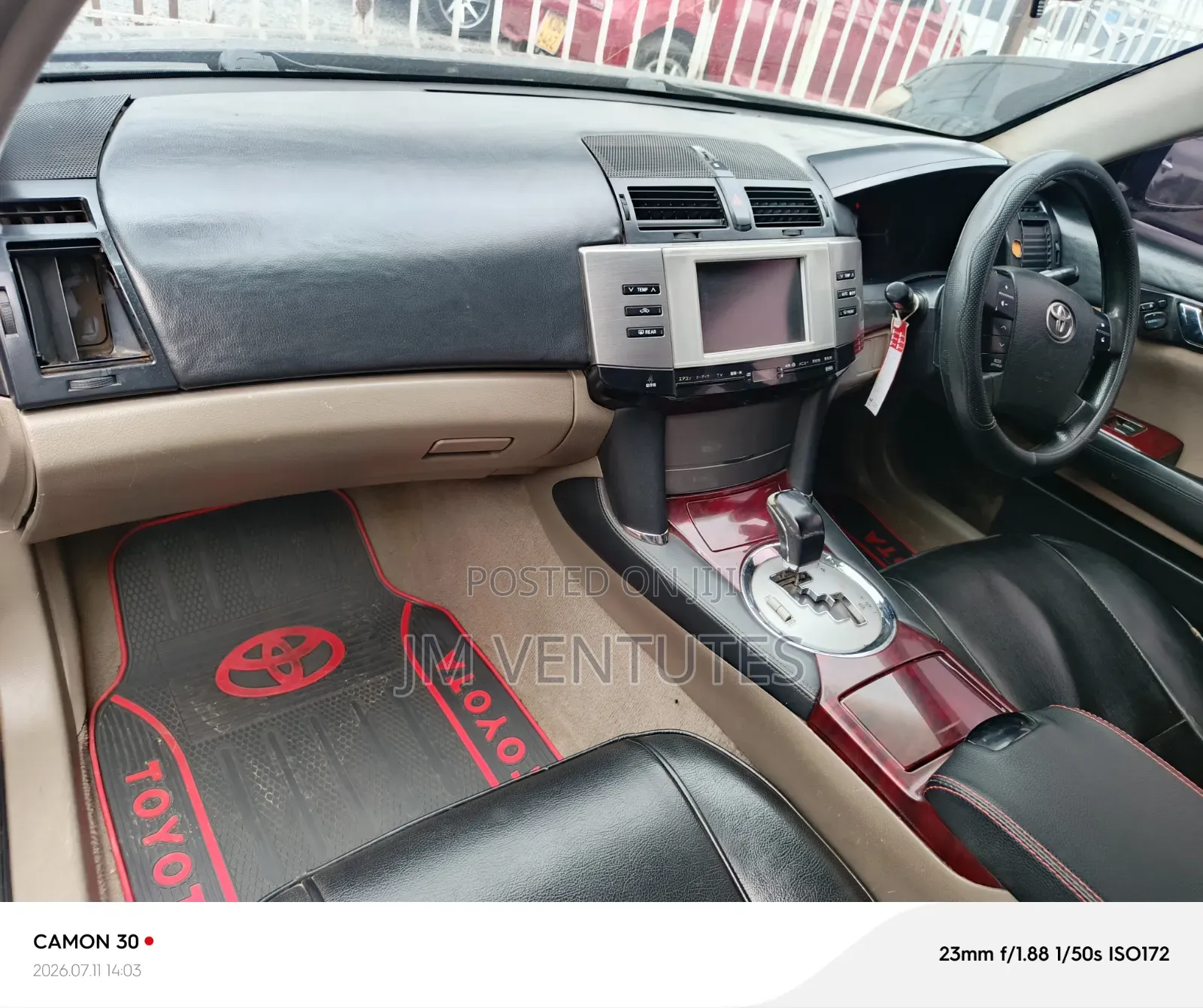 Toyota Vitz 2016 Silver