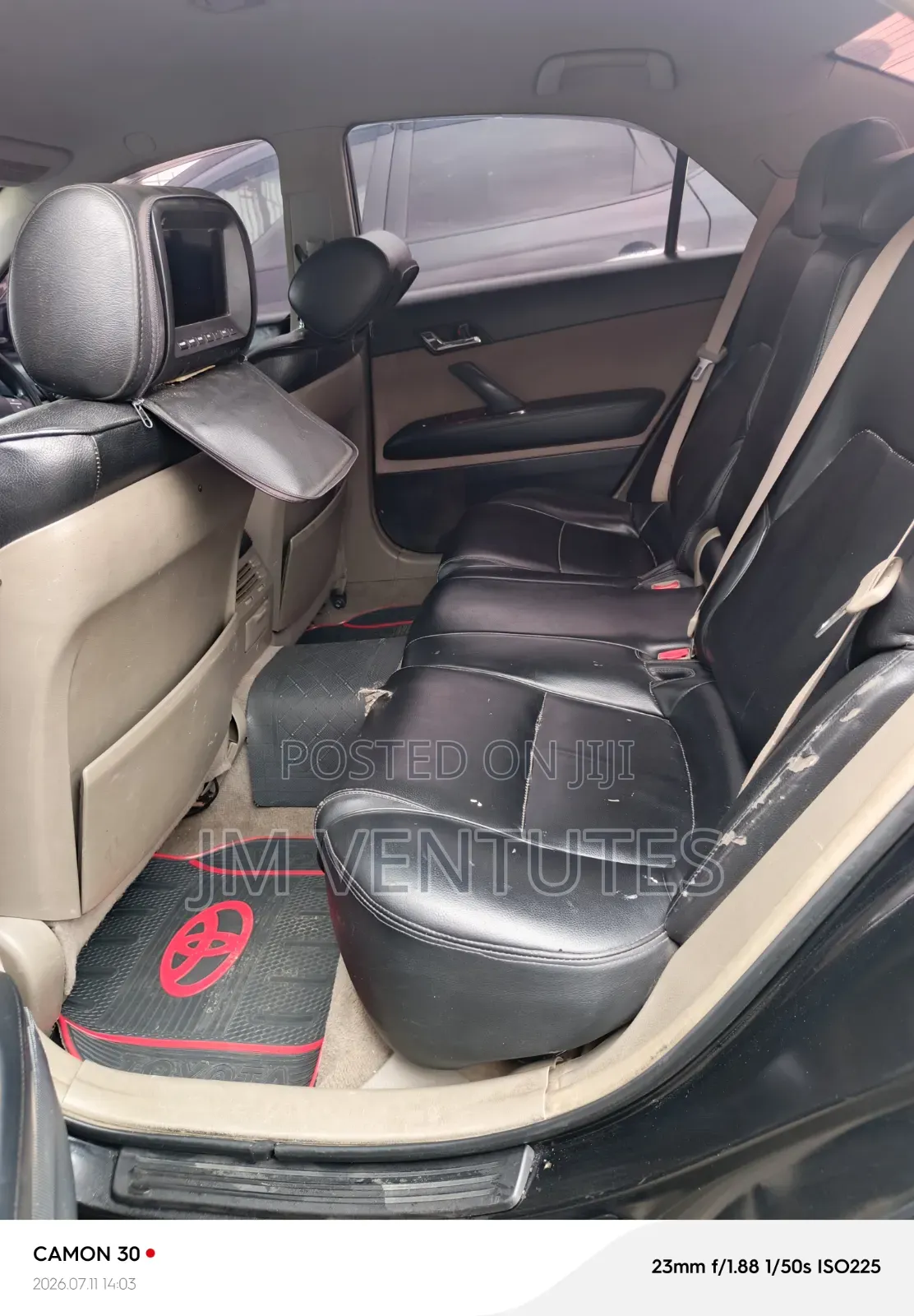 Toyota Vitz 2016 Silver