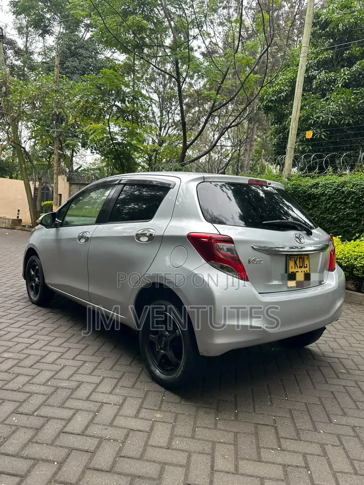 Toyota Vitz 2016 Silver