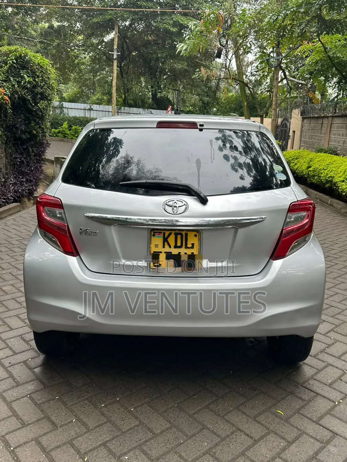 Toyota Vitz 2016 Silver