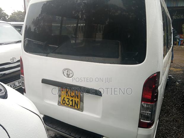 Toyota HiAce 2011 White - thumbnail 3