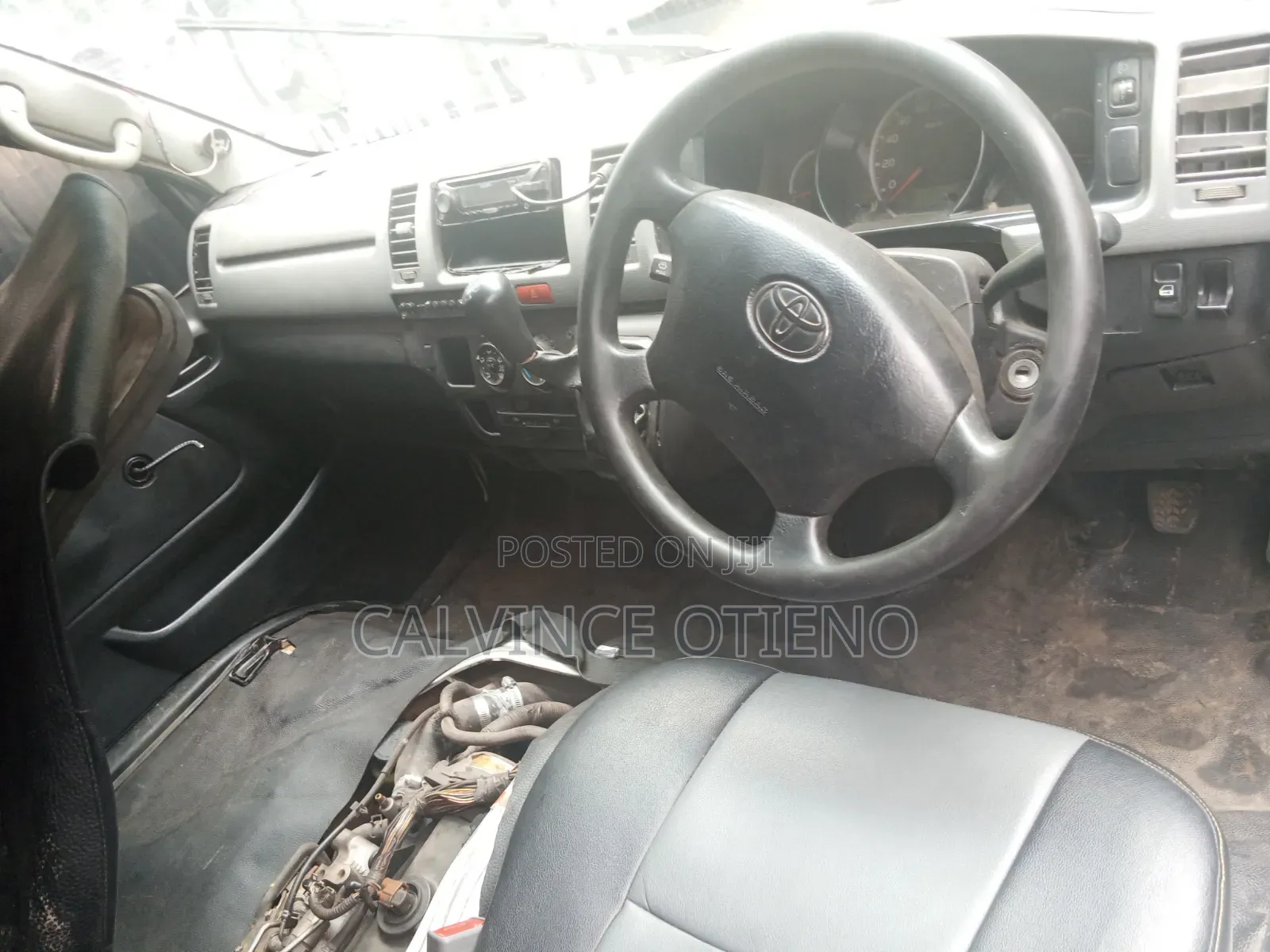 Toyota HiAce 2011 White