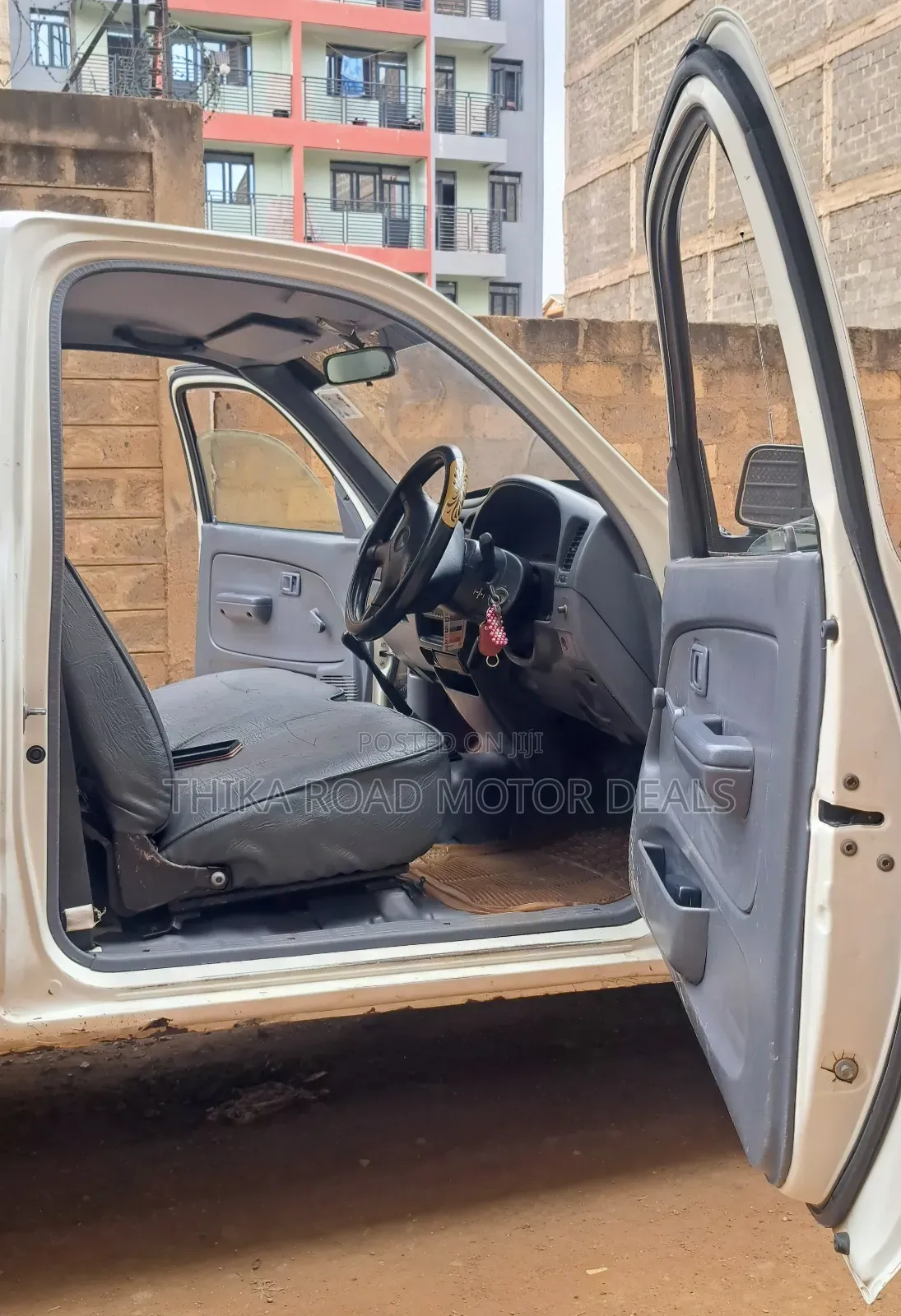 Toyota Hilux 2004 White
